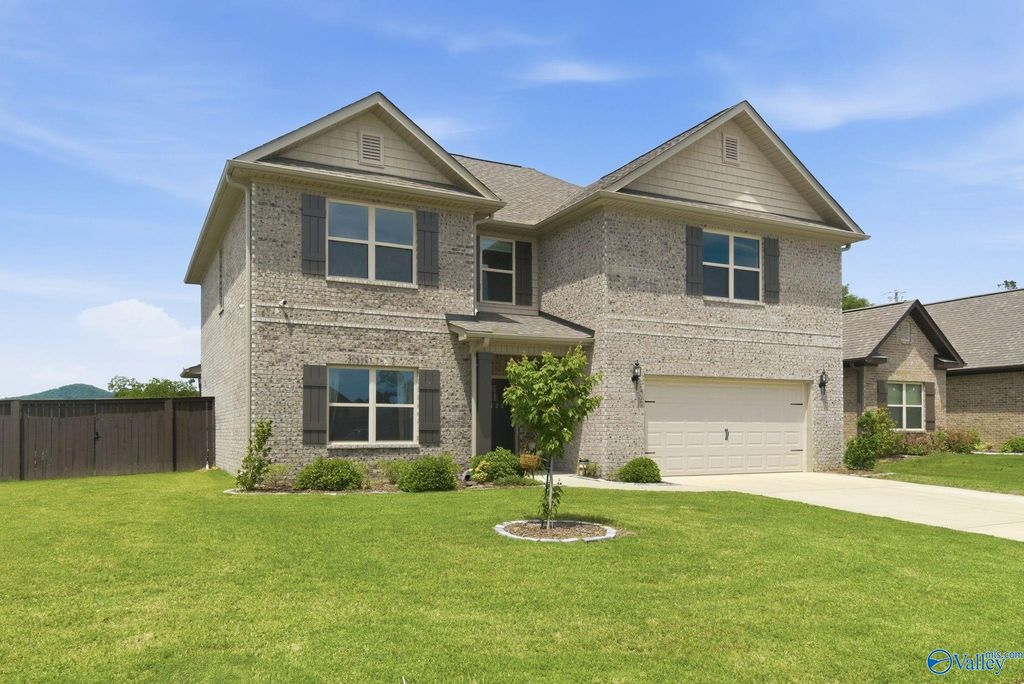 135 Varina Drive, Owens Cross Roads, AL 35763