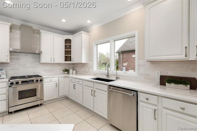 10751 Stoney Point Drive, South Lyon, MI 48178