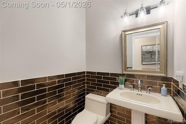 10751 Stoney Point Drive, South Lyon, MI 48178