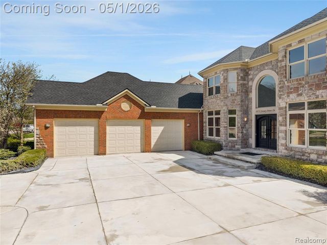 10751 Stoney Point Drive, South Lyon, MI 48178