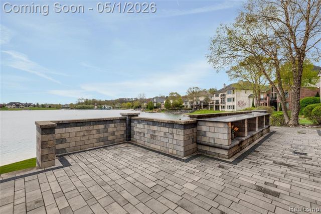 10751 Stoney Point Drive, South Lyon, MI 48178