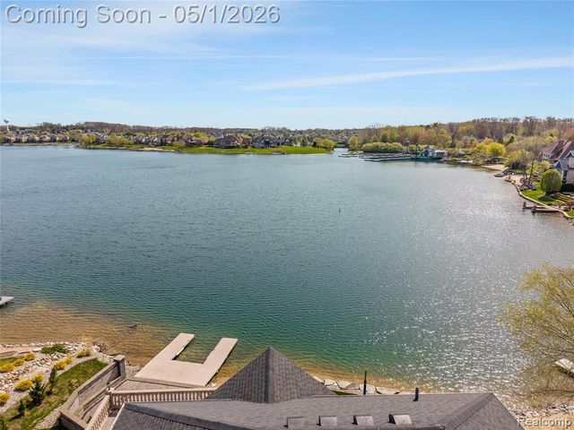 10751 Stoney Point Drive, South Lyon, MI 48178