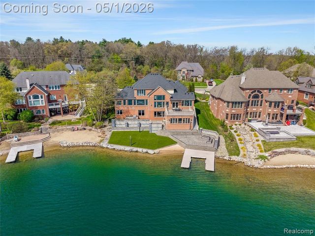 10751 Stoney Point Drive, South Lyon, MI 48178