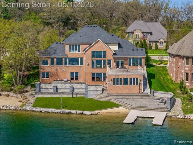 10751 Stoney Point Drive, South Lyon, MI 48178