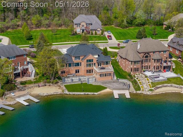 10751 Stoney Point Drive, South Lyon, MI 48178