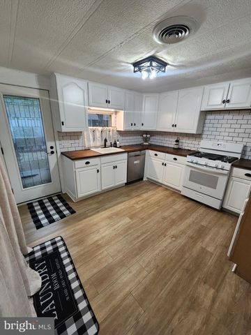 79 SKYLINE DR, Sicklerville, NJ 08081