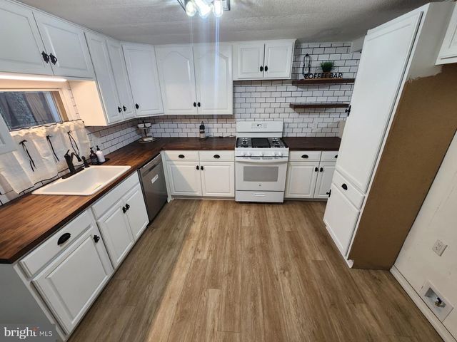 79 SKYLINE DR, Sicklerville, NJ 08081