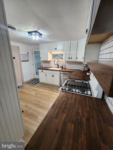 79 SKYLINE DR, Sicklerville, NJ 08081