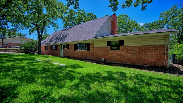 290 Haigood Road, Bowie, TX 76230