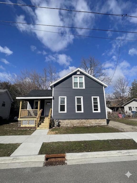 619 GRAND STREET, Oshkosh, WI 54901
