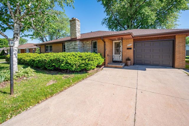 1677 LILAC LANE, Green Bay, WI 54302