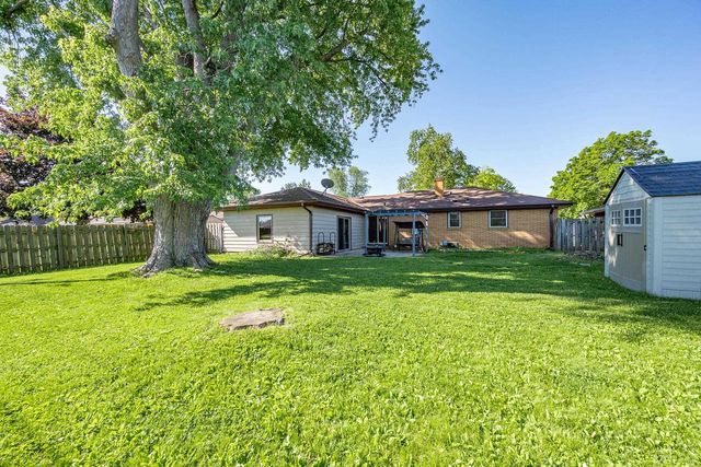 1677 LILAC LANE, Green Bay, WI 54302