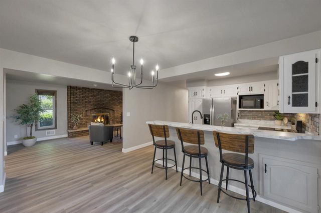 1677 LILAC LANE, Green Bay, WI 54302