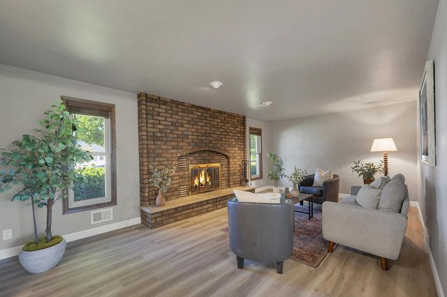 1677 LILAC LANE, Green Bay, WI 54302