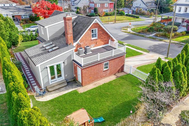 1096 Hunter Avenue, Pelham, NY 10803