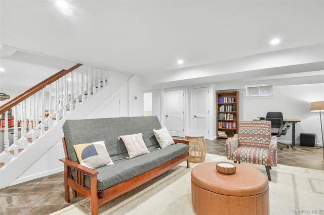 1096 Hunter Avenue, Pelham, NY 10803