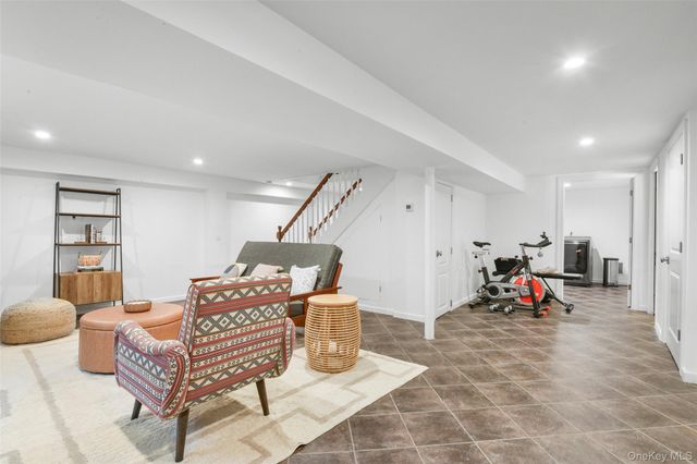 1096 Hunter Avenue, Pelham, NY 10803