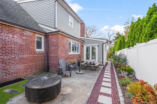 1096 Hunter Avenue, Pelham, NY 10803