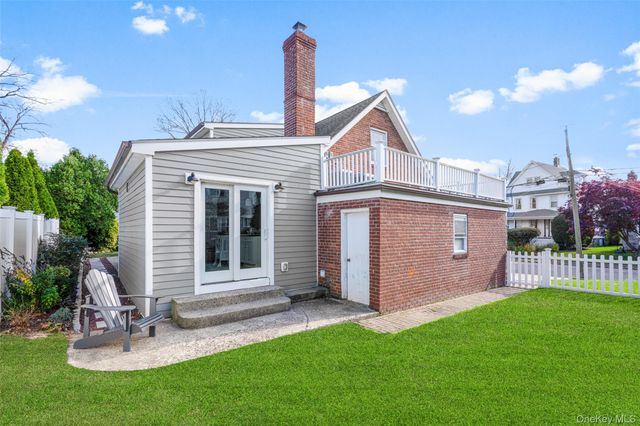 1096 Hunter Avenue, Pelham, NY 10803