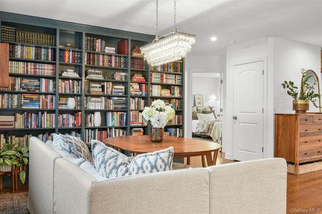 1096 Hunter Avenue, Pelham, NY 10803