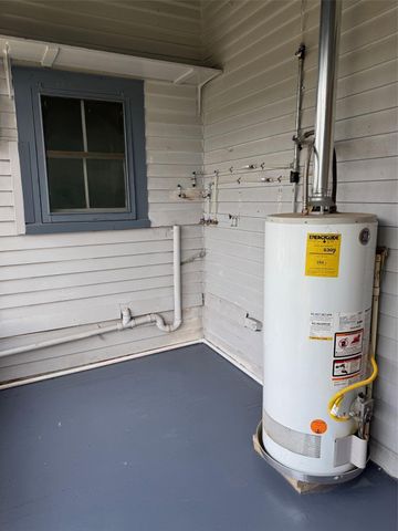 3309 Ursuline N, Galveston, TX 77550