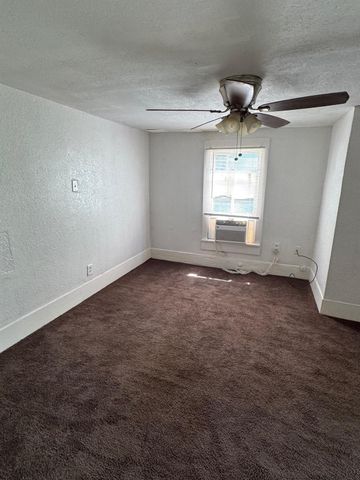 3309 Ursuline N, Galveston, TX 77550