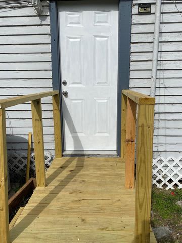 3309 Ursuline N, Galveston, TX 77550