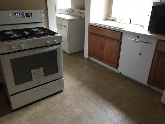 3309 Ursuline N, Galveston, TX 77550