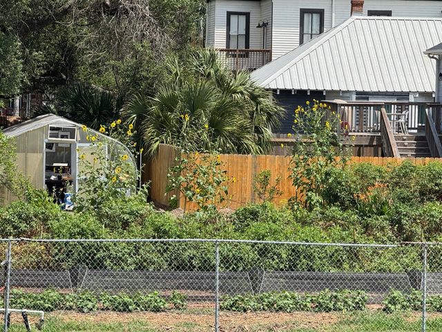 3309 Ursuline N, Galveston, TX 77550