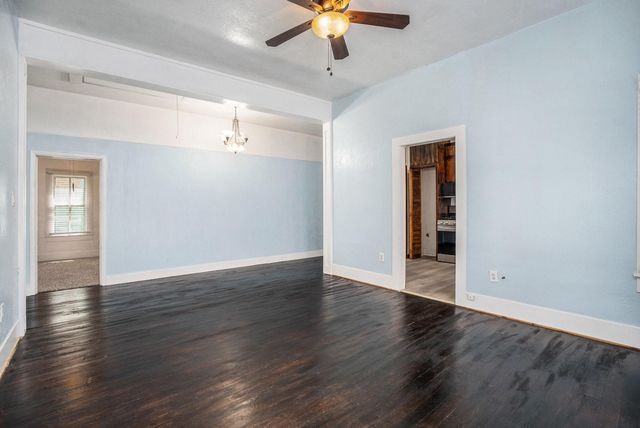 3309 Ursuline N, Galveston, TX 77550