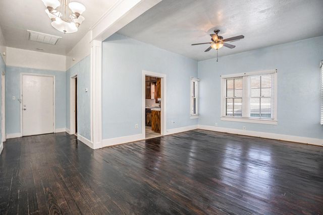 3309 Ursuline N, Galveston, TX 77550