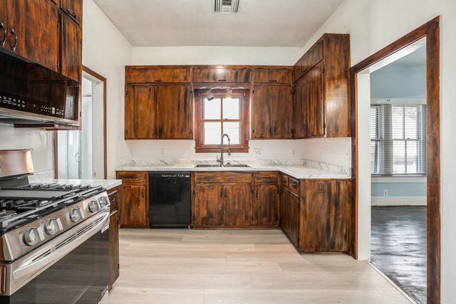 3309 Ursuline N, Galveston, TX 77550