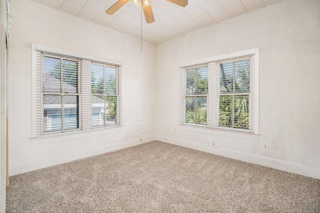 3309 Ursuline N, Galveston, TX 77550