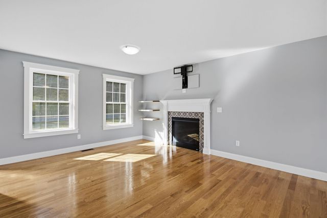 302 Straw Road, Manchester, NH 03102
