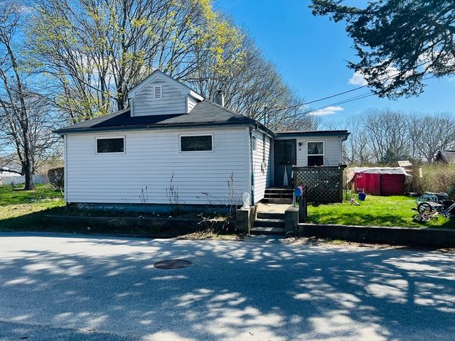 19 Oakdale St, Wareham, MA 02571