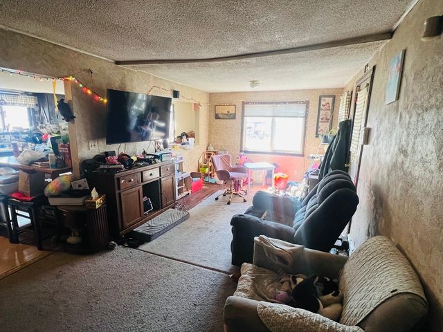 19 Oakdale St, Wareham, MA 02571