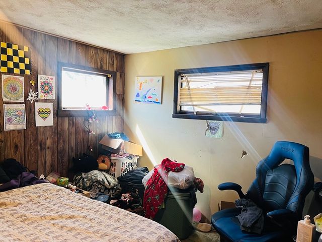 19 Oakdale St, Wareham, MA 02571