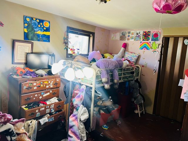 19 Oakdale St, Wareham, MA 02571