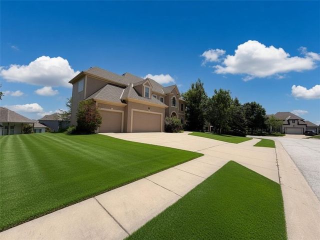 10319 N Saline Avenue, Kansas City, MO 64154