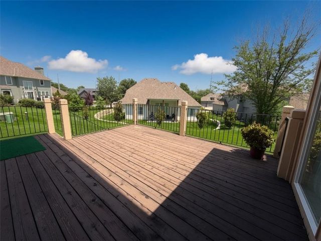 10319 N Saline Avenue, Kansas City, MO 64154