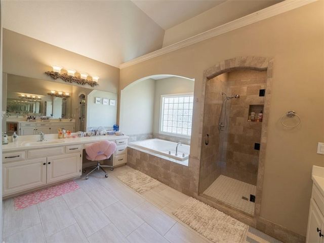 10319 N Saline Avenue, Kansas City, MO 64154