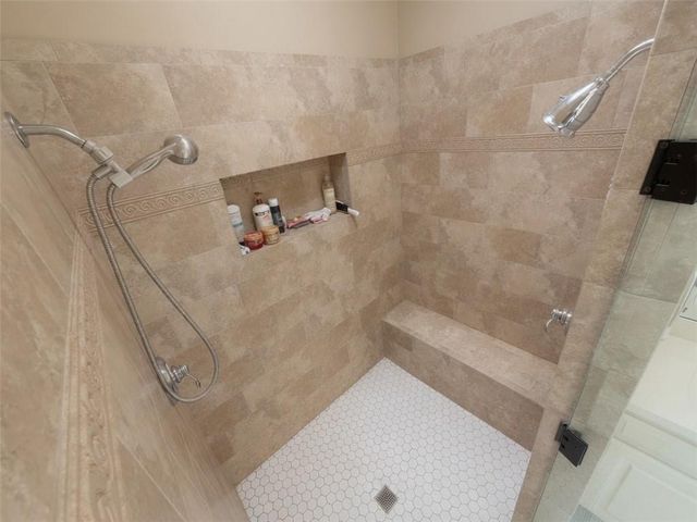 10319 N Saline Avenue, Kansas City, MO 64154