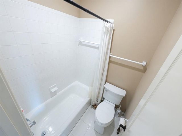10319 N Saline Avenue, Kansas City, MO 64154