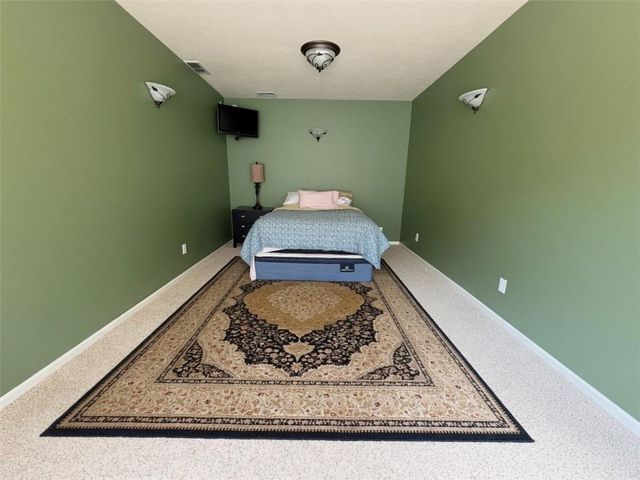 10319 N Saline Avenue, Kansas City, MO 64154