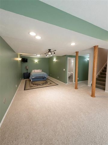 10319 N Saline Avenue, Kansas City, MO 64154