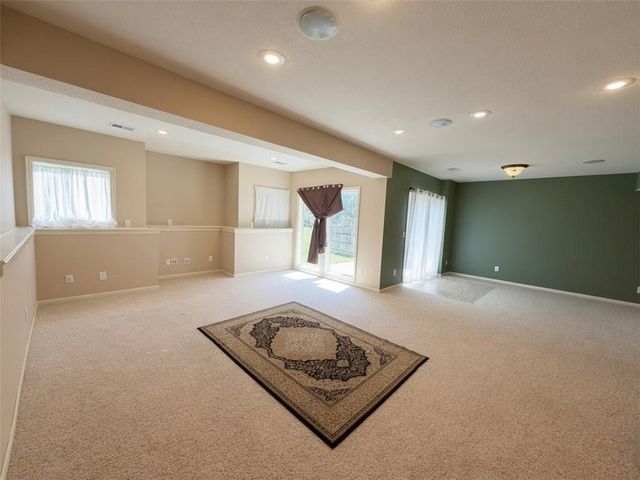 10319 N Saline Avenue, Kansas City, MO 64154