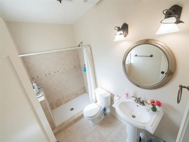 10319 N Saline Avenue, Kansas City, MO 64154
