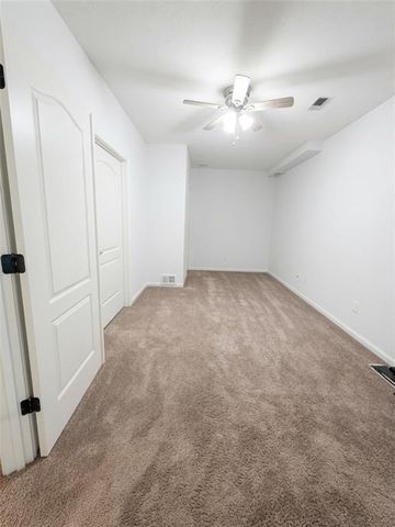 10319 N Saline Avenue, Kansas City, MO 64154