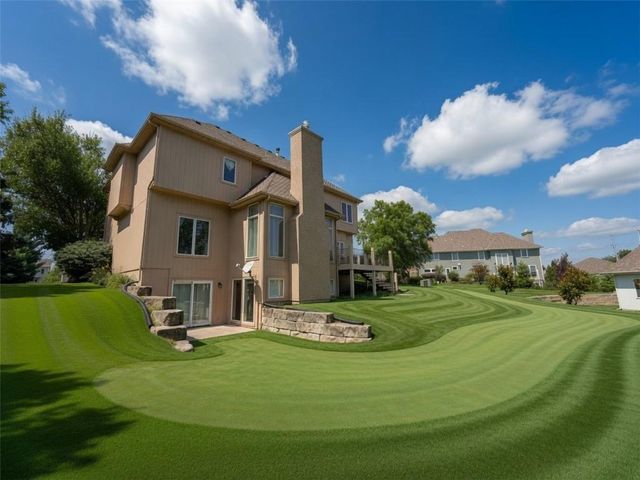 10319 N Saline Avenue, Kansas City, MO 64154