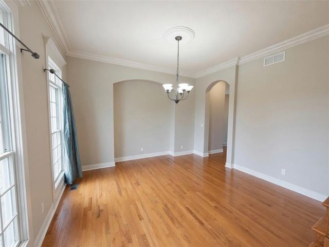 10319 N Saline Avenue, Kansas City, MO 64154